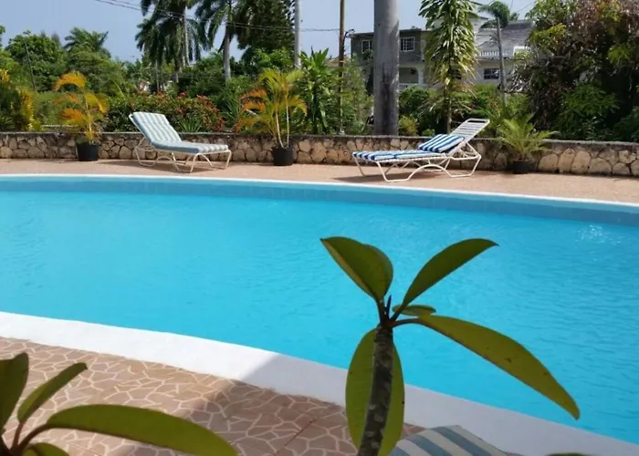 Villa Montego 2nd floor apt