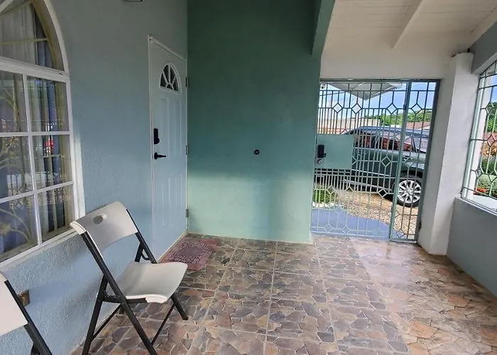 Hillside Retreat In Gated Community Close To Beach