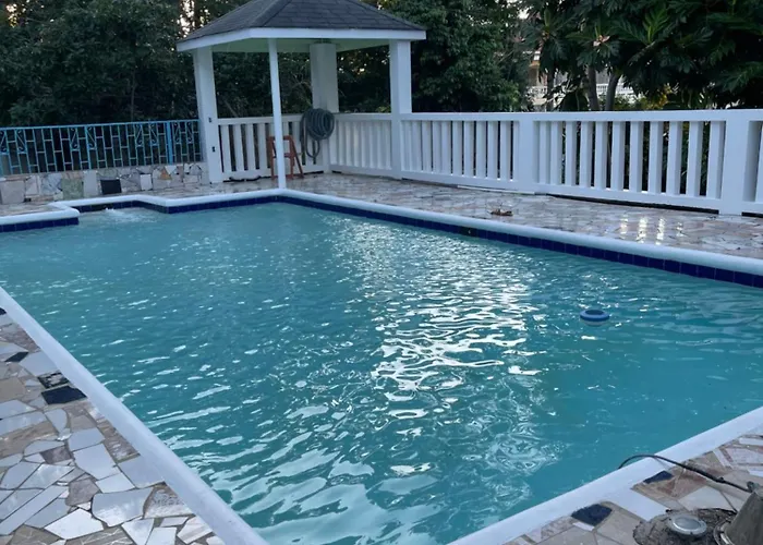 Peaceful Private Home With Exclusive Swimming Pool