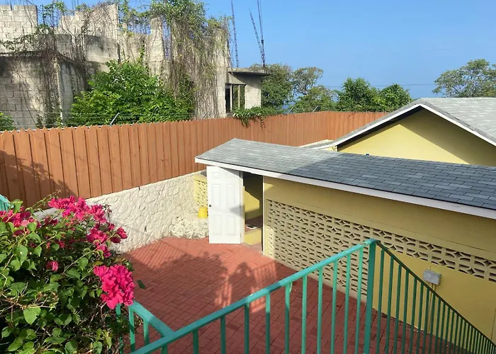 1 Bdr Apt #5 At Ramparts Near Sangster Airport