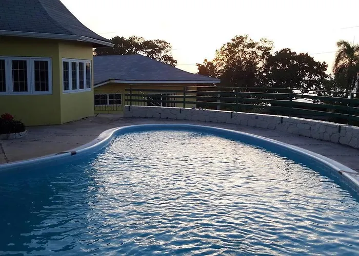 2 Bdr Apt #1 At Ramparts Near Sangster Airport
