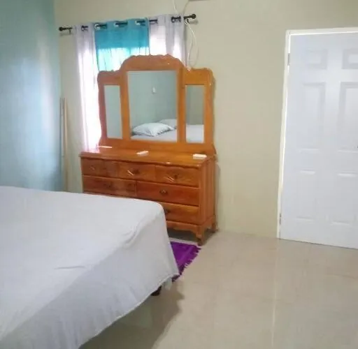 Dunbar'S Two Bedroom