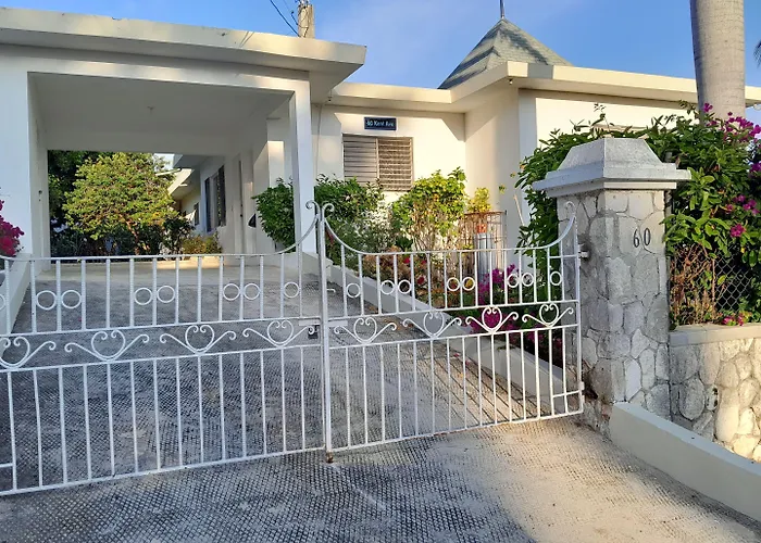 Villa Chinnor-Kent Ave