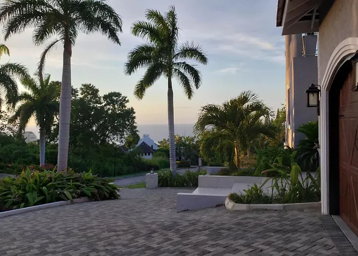 Modern 4Br Hillside Villa Pool & Beach Club Access
