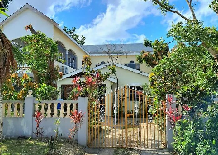 Aquamarine Ave