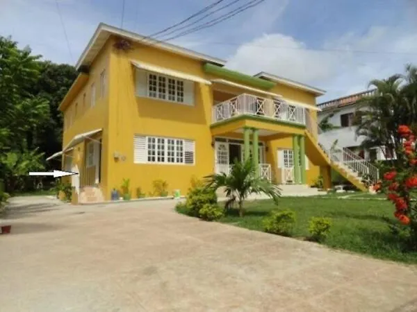 Beach Access, 1 Bed 1 Bath In Coral Garden