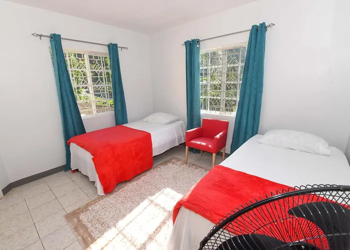 Comfy Seaview 2 Bedroom Apartment, Montego Bay, Ac, Beach