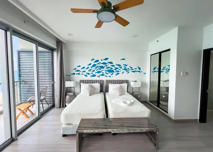 Blue Ocean -A Sky Harbour Oceanfront Twin Suite