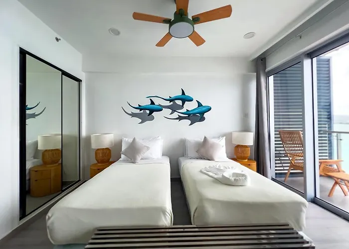 Blue Fins - A Sky Harbour Oceanfront Twin Suite