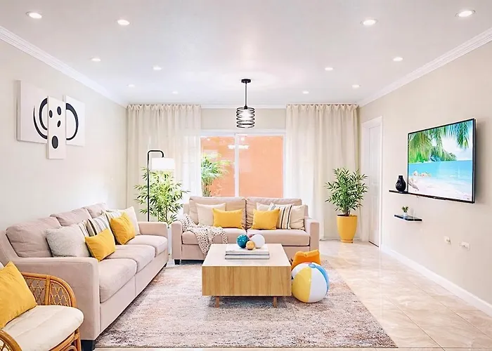 Paradise Sunsets - Entire Apt Montego Bay Gated & Parking