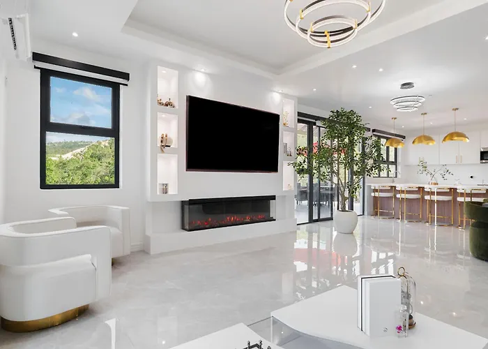 Luxe Loft Penthouse- Ironshore Montego Bay