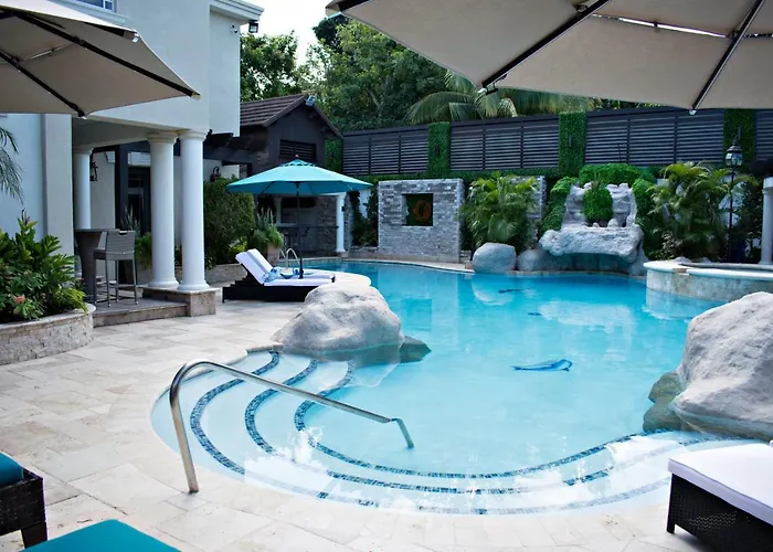Pride Away Ironshore Luxury Bed&Breakfast